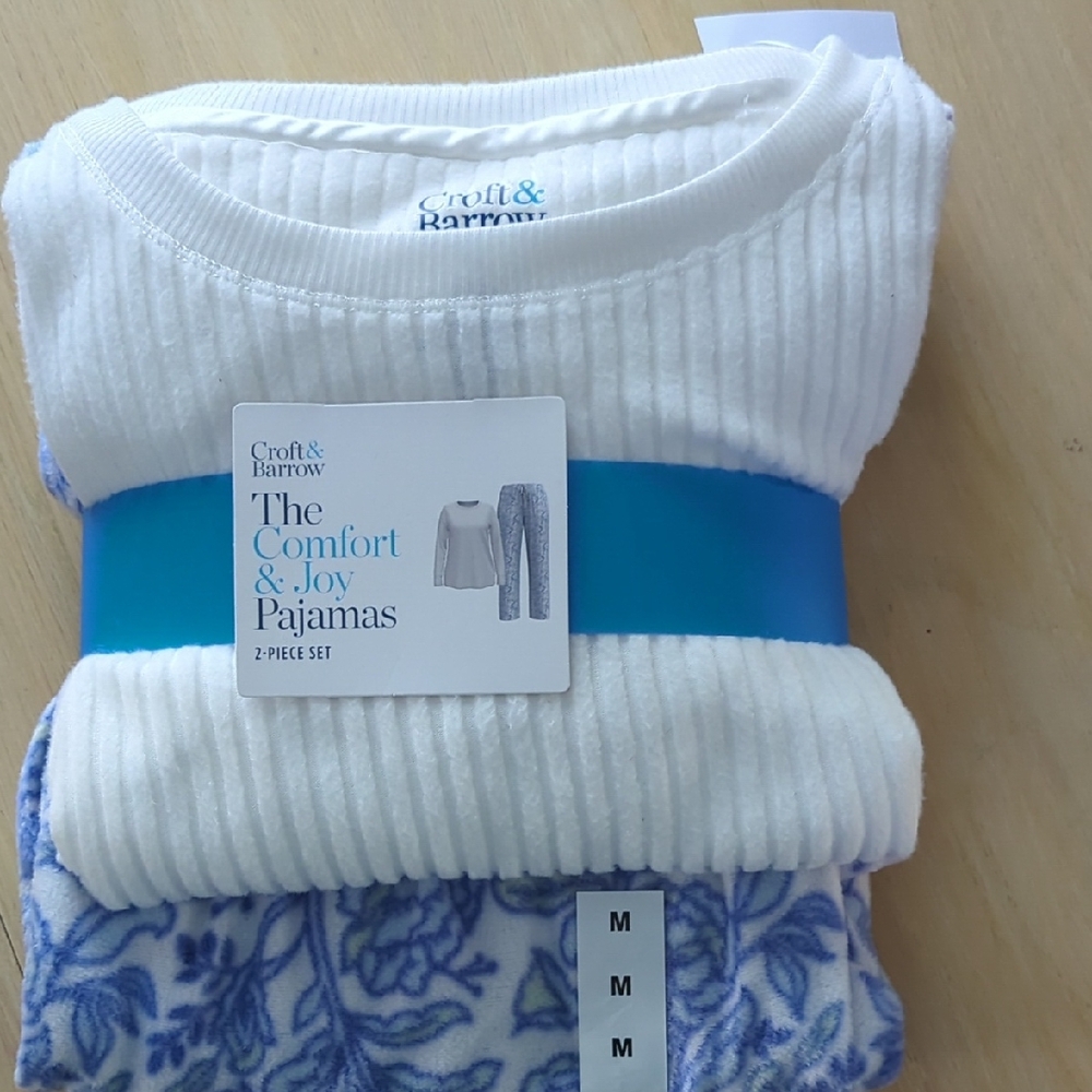 Croft & Barrow White Top with Blue Floral Pajama Set